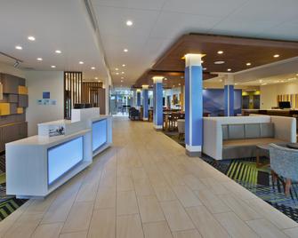 Holiday Inn Express & Suites South Hill - South Hill - Lobby