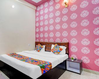 FabHotel Chandra Dreams - 600m from Banaras Railway Station - Varanasi