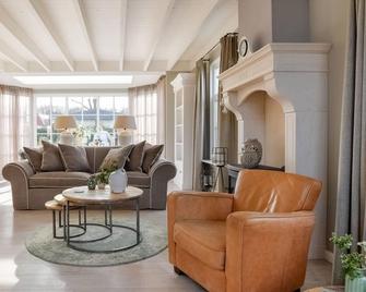 Great Holiday Home at the Efteling with Heated Swimming Pool & Hot Tub - Kaatsheuvel - Salon