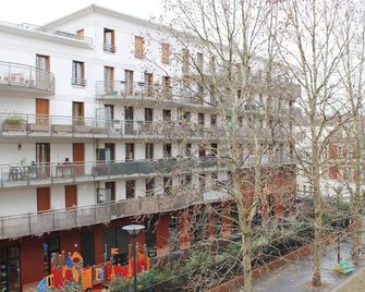 Peaceful apartment just steps from Pari - Saint-Denis - Building