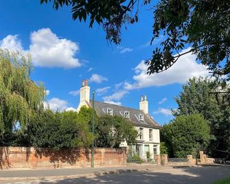 18th Century Cottage: superb heated swimming pool April- October 2 bathrooms - Spalding - Building