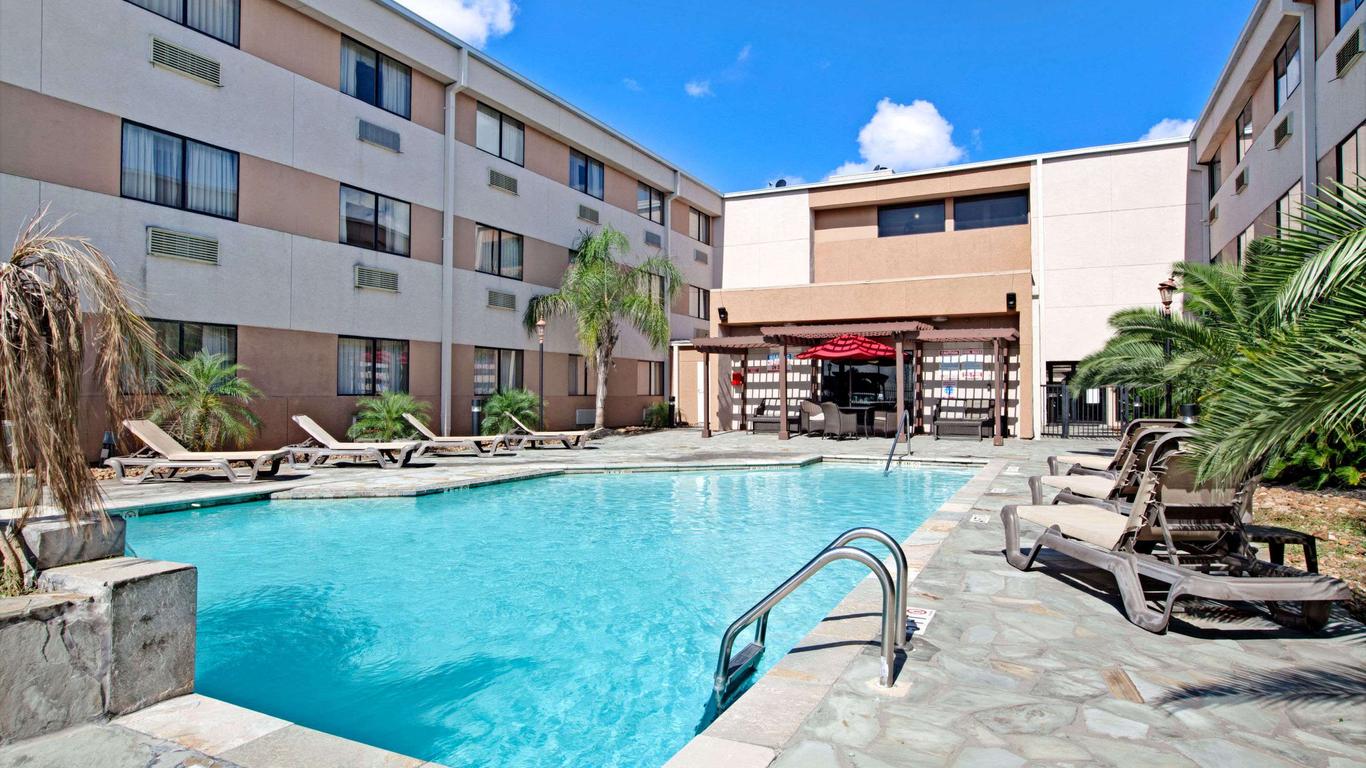 Ramada by Wyndham Houston Intercontinental Airport South