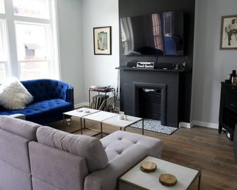 Charming West Loop Chicago 2bd House near the Green Line - Chicago - Sala de estar