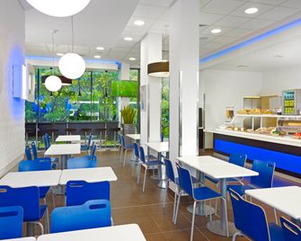 ibis budget Warszawa West Station - ורשה - מסעדה