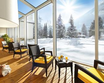 سيستا جراند أكتيف هوتل آند سبا - باد غاستيين - شرفة مرصوفة