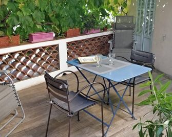 Le Gîte de Village Le Petit Bouchon - La Garde-Freinet - Innenhof