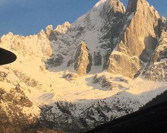 Clos Des Vorgeats - Duplex Beside Golf Course - Patio - Utmb - Chamonix - Budova
