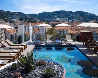 Best Western Plus Cannes Riviera & Spa - קאן - בריכה
