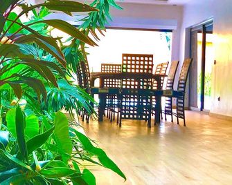 Architect-designed house in Nianing Peace and relaxation - Nianing - Dining room