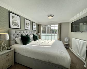 The Abbey Hotel - Battle - Bedroom
