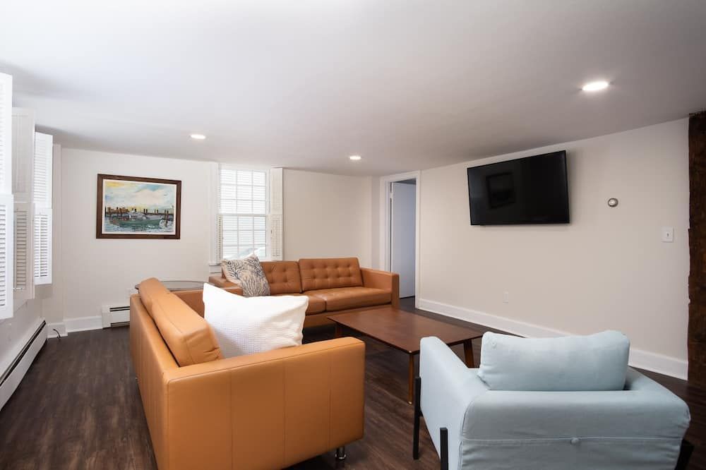 Living room view of Newly renovated 3 bedroom/3 bathroom unit