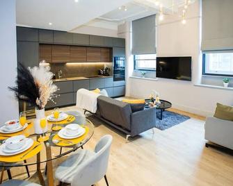 Elegant Chinatown Stay - Dining, Shops, Nightlife - Manchester - Dining room