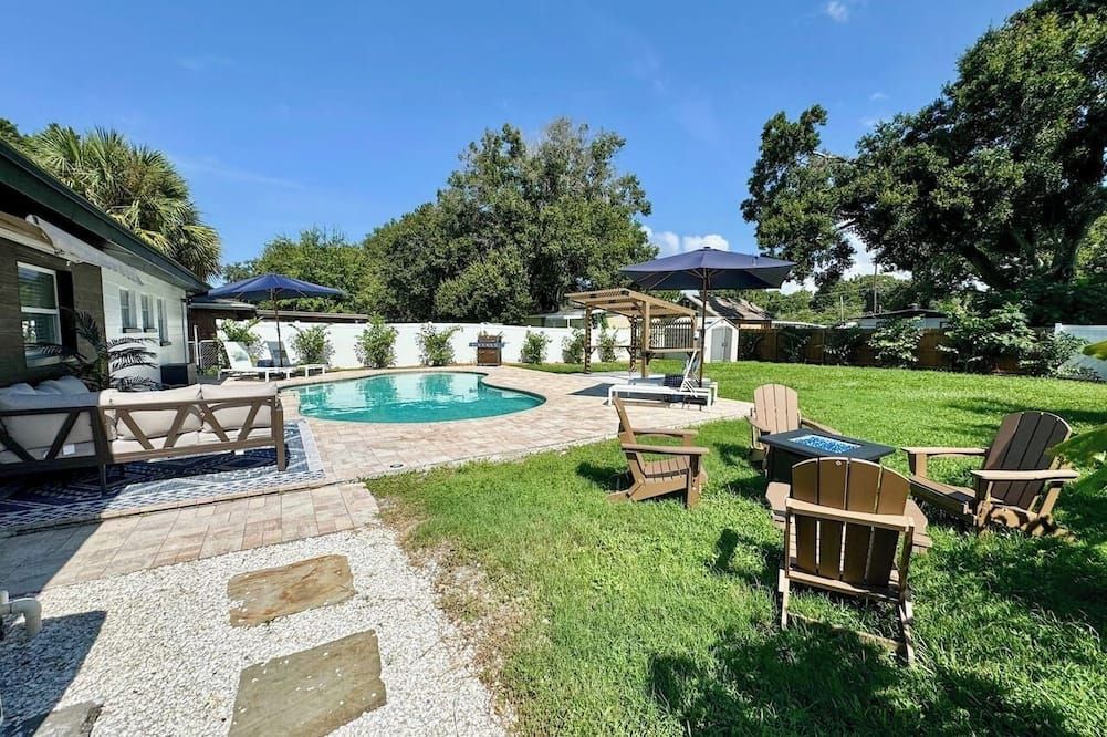 Modern Boho- 4/3-King Beds/Pool! Pet friendly! - Tampa - Patio