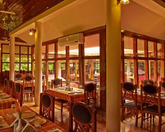 Club Mahindra Kumarakom - Kumarakom - Εστιατόριο