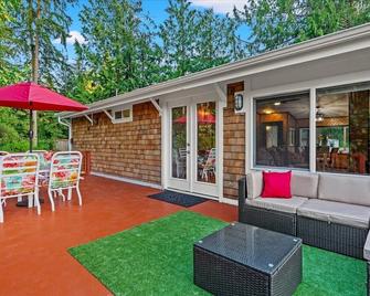 Relajate y recargate de buena vibra en nuestras cabanas de Camano Island - Camano Island - Patio