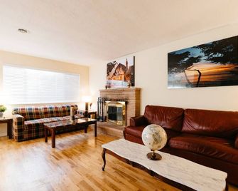 You will love the views of the ocean & location 7 min beach and 15 min Carmel - Seaside - Wohnzimmer