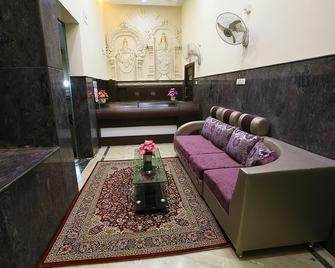 Ssp Guest House - Chennai - Wohnzimmer