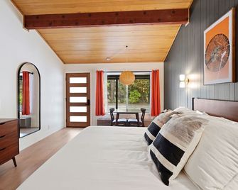 Cave Springs Resort - Dunsmuir