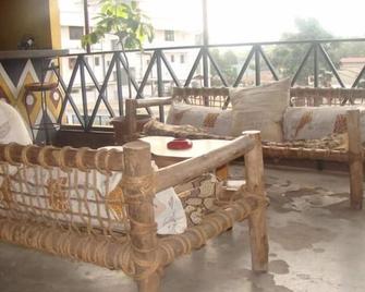 Arusha Backpackers Hotel - Arusha - Balcony