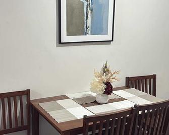 Tranquil bungalow with AC in Ormoc City you can relax and enjoy. - Ormoc - Essbereich