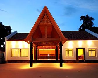 Lucky Dragon Hotel - Pyay - Edificio