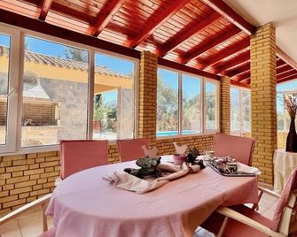 Corfu Private Villa With Pool. Short Walk to City - 派拉馬 - 餐廳