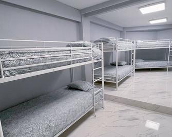Hostel Las Rosas - Madrid - Habitación