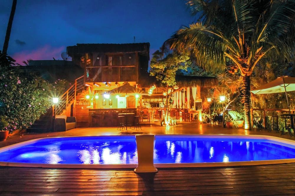 بوسادا دي تشارم إيميرادوس - إلهابيلا - حوض السباحة