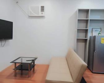 Bachelor's Pad in Bacolod City. - Bacolod - Living room