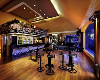 Novotel Solo - Surakarta City - Bar