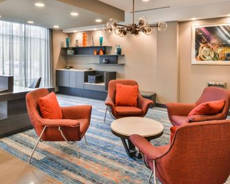 Fairfield Inn and Suites by Marriott Raleigh Cary - Cary - Sala de estar