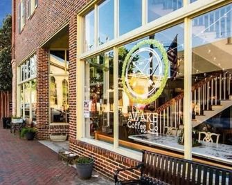 The Rosewood Townhouse - 10 mins to horse park! - Conyers