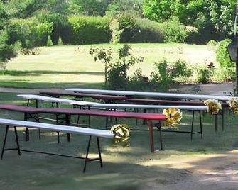 Homerez - Apartment in Saint-Gènes-du-Retz - Poëzat - Patio