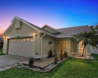 Comfortable 4br Getaway: Wifi & Parking Included - Orlando - Building