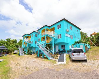 Lamblion Holiday Apartment - Freemans - Building