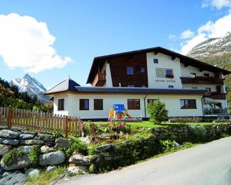 Hotel Alpina - Galtur - Building