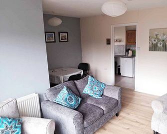 Garden flat, dog friendly, sleeps 3/4, enclosed garden, parking, level access - Tiverton - Living room