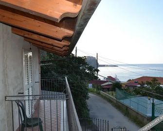 B&b Villa Chianalea - Scilla - Balcón