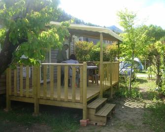 Camping La Fontaine d'Annibal - Buis-les-Baronnies - Patio