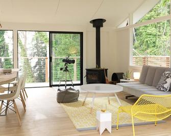 Pristine Modern Getaway - Stinson Beach - Living room