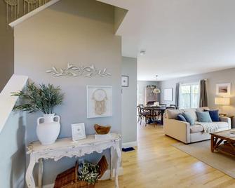 Dreamcatcher - Chatham - Living room