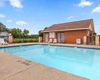 Quality Inn Kinston Hwy 70 - Kinston - Pool