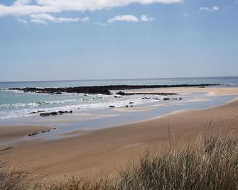 Burnie Ocean View Motel and Caravan Park - Burnie - Beach