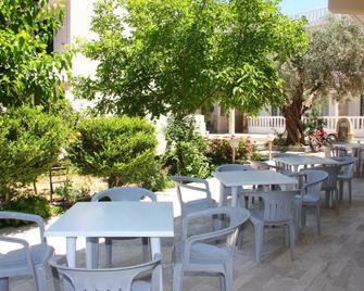 Hotel Ikaros - Archangelos - Патіо