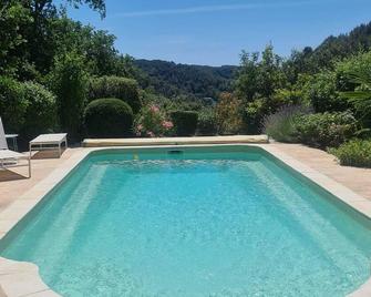 In the heart of green Provence in the Var, old charming sheepfold - Barjols - Piscine