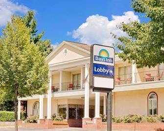 Days Inn by Wyndham Waynesboro - Waynesboro - Building
