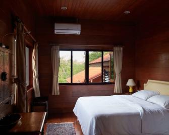 Nuyu Khaoyai - Ban Mo Takhian - Bedroom