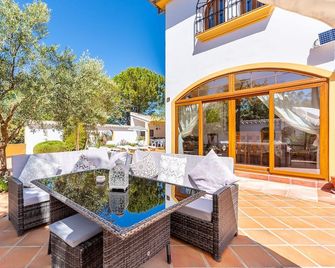 Stunning Rural Country Villa With Mountain Views Set In 6 Acres Of Private Land - Villanueva del Rosario - Patio