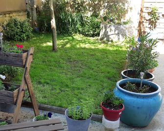 La Miramboise - Mirambeau - Patio