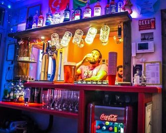 Naughty Squirrel Backpackers Hostel - Riga - Bar